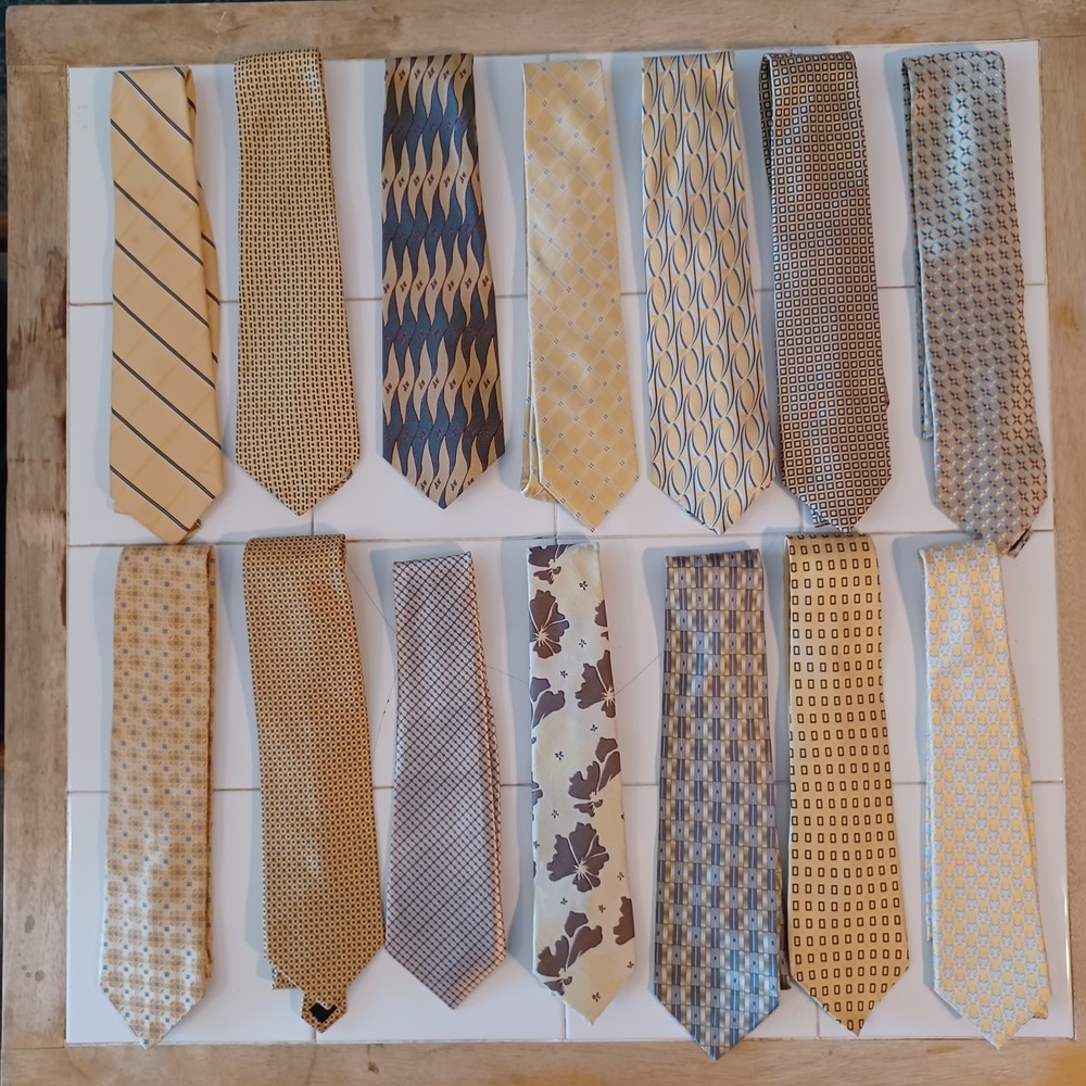 Elegant Yellow and Brown Tie Set